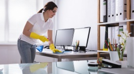 Jak utrzymać czystość i skutecznie zdezynfekować biuro?