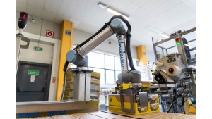 Co może cobot? Universal Robots prezentuje zastosowania robotów współpracujących