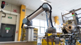 Co może cobot? Universal Robots prezentuje zastosowania robotów współpracujących