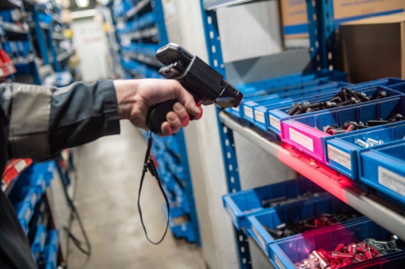 Urządzenia Toughbook w firmie Raskone przyspieszają naprawę pojazdów IT i technologie, BIZNES - Raskone, największa w Finlandii firma zajmująca się naprawą pojazdów użytkowych wdrożyła wytrzymałe urządzenia przenośne Panasonic, by usprawnić zarządzanie zapasami i skrócić czas napraw.