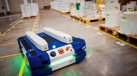Jak roboty AMR mogą wesprzeć wspierają procesy produkcyjne i magazynowe?