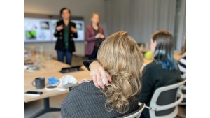 Firmy uczą pracowników, jak nie zgrzytać zębami Biuro prasowe