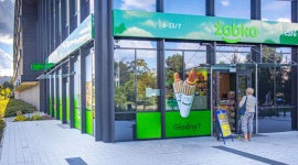 Żabka zachęca klientów do oddawania butelek zwrotnych