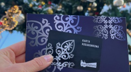 Karta podarunkowa Manufaktury – prezent szyty na miarę