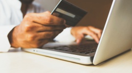 Konsumenci chętnie kupują w sieci – e-commerce ze wzrostami rok do roku
