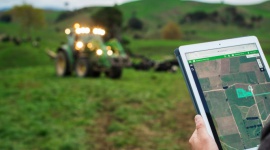 John Deere w premierowej publikacji dotyczącej ESG w strategii komunikacji firm