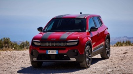 W pełni elektryczny Jeep Avenger będzie fabrycznie wyposażony w opony Goodyear