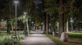 Lampy Mitra od Lena Lighting oświetlają zrewitalizowany park w Łochowie