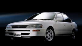 Toyota Corolla TRD2000. Samochód wyścigowy w kamuflażu rodzinnego sedana