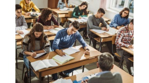 Czas na ostateczną deklarację maturalną. Jakie kierunki kształcenia wybierają uc Biuro prasowe