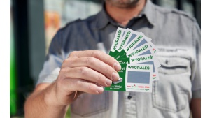 Prawie 300 tysięcy zdrapek z nagrodami wciąż czeka na klientów Żabki