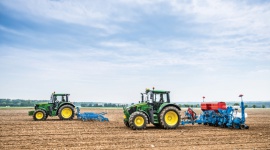 Liderzy połączyli siły – Saaten-Union i John Deere rozwijają nowoczesne rolnictw