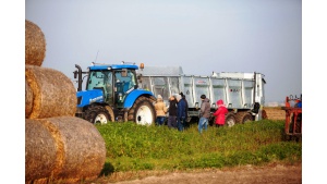 Maszyny Cynkometu w polu. Pokazy dla rolników Biuro prasowe