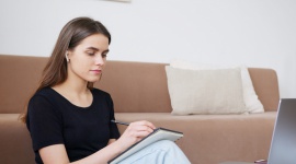 W 2022 roku zdecydowanie więcej czasu spędzaliśmy na webinarach