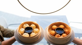 Chicken sushi? Sieć KOKU Sushi zaskakuje nowym menu Biuro prasowe