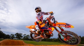Motocykle motocrossowe KTM, Husqvarna i GasGas na oponach Dunlop Geomax MX33