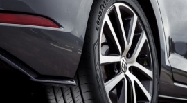 Goodyear EfficientGrip Performance 2 wygrywa test opon ADAC