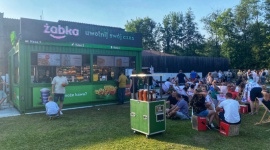 Żabka w plenerze? Mobilne sklepy ruszają w Polskę