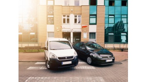 Arval bezpłatnie użycza samochody placówkom medycznym na Mazowszu