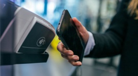 Coraz większa popularność cashless wyzwaniem dla sektora finansowego