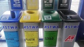 Życie śmieci. Jak długo się rozkładają?