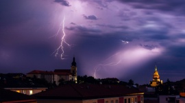 Burze lub pożary na budowie. Jak uniknąć ryzyka?