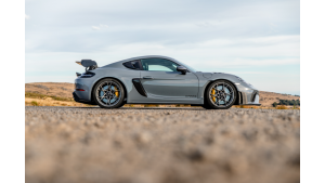 Porsche 718 Cayman GT4 RS z dodatkowym sportowym pazurem dzięki oponom Dunlopa Biuro prasowe