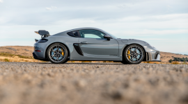 Porsche 718 Cayman GT4 RS z dodatkowym sportowym pazurem dzięki oponom Dunlopa