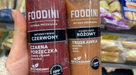 Czarująco różowy czy Intensywnie czerwony – nowe smoothies Foodini od Żabki