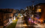 Mural, neony i iluminacje świetlne na Kamionku