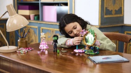 Różowy idealnie łączy się z zielonym: LEGO® Wicked zadebiutuje z czterema nowymi Biuro prasowe
