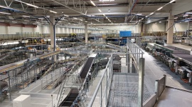 Ultranowoczesny sorter DHL Parcel zeskanuje paczkę w 20 milisekund