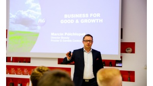 Liderzy przyszłości uczyli się zarządzać globalną firmą na P&G CEO Challenge Biuro prasowe