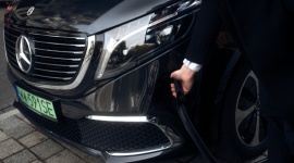Mercedes-Benz ułatwia przejście na elektromobilność