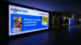 „Z automatu szybciej, łatwiej, fajniej” – nowa kampania Żabki Nano