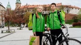 Hot-dog wszędzie tam, gdzie ty – Żabka Jush rusza z dostawą popularnej przekąski