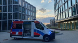Nienieodpowiedzialni dzięki partnerom kupują kolejną karetkę dla Ukrainy