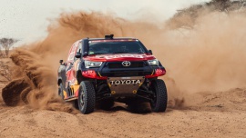 Toyoty w Rajdzie Dakar 2021. Hilux i Land Cruiser w pustynnym maratonie