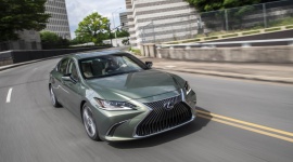 Globalny ranking sprzedaży sedanów segmentu E premium. Lexus ES w czołówce