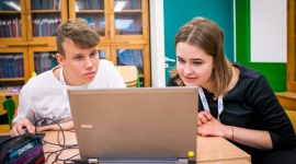 Nauka w internecie – codzienność polskich nastolatków Biuro prasowe