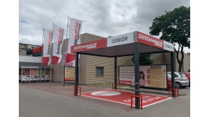 INTERMARCHÉ DRIVE W PONAD 50 SKLEPACH SIECI. MUSZKIETEROWIE ROZWIJAJĄ E-COMMERCE Biuro prasowe