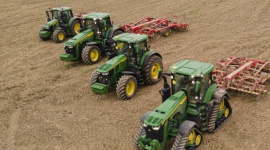 Nowe ciągniki John Deere w testach polowych. Jak się spisały?