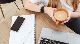 Pracownicy hybrydowi pracują ciężej Biuro prasowe